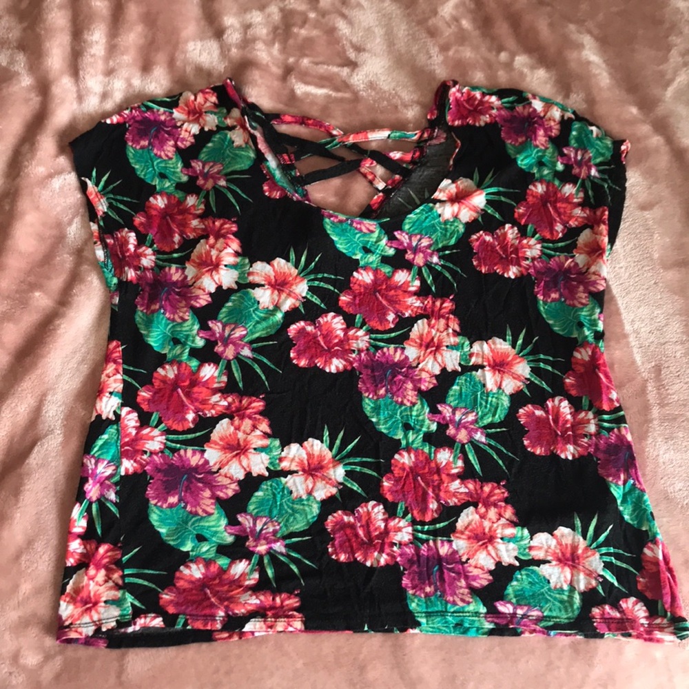 Crossed detailed Hawaiian flower shirt